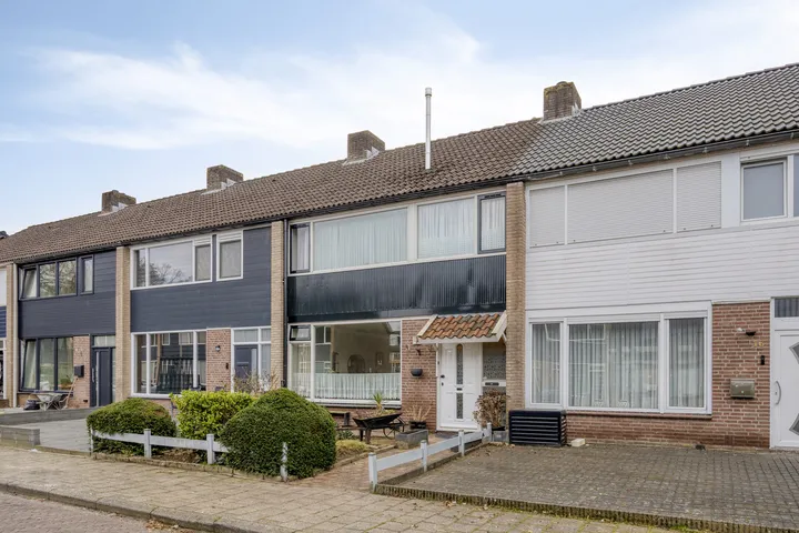 Tussenwoning te koop: Stokkumbrink 18, Enschede