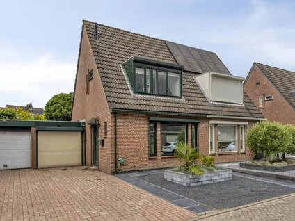 Tussenwoning te koop: Stompe Torenlaan 5, Woensdrecht Woensdrecht