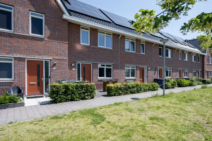 Tussenwoning te koop: Stormzeil 77, Noorderplassen W.-West Almere