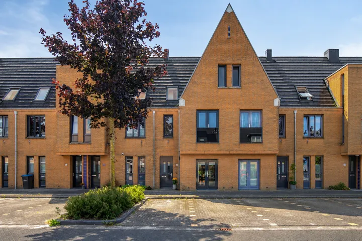 Tussenwoning te koop: Straat van Corsica 42, De Bron-Noord Amersfoort