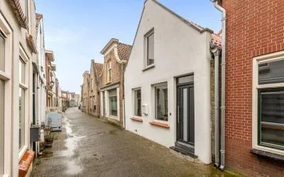 Tussenwoning te koop: Straatdijk 14, Dirksland centrum Dirksland