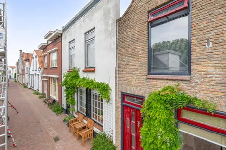 Tussenwoning te koop: Straatdijk 17, Dirksland centrum Dirksland