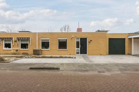 Tussenwoning te koop: Stralsundstraat 13, Hanzeland Zwolle
