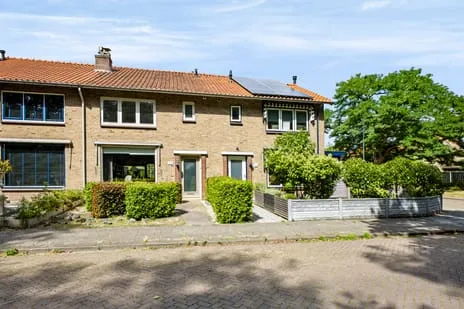 Terraced house for sale: Strausslaan 43, Componistenkwartier Apeldoorn