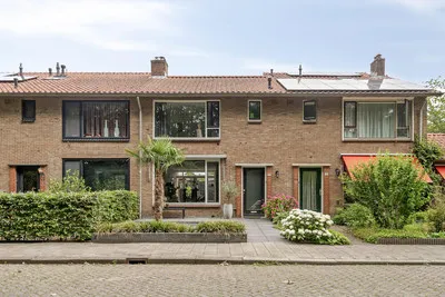 Tussenwoning te koop: Strausslaan 75, Componistenkwartier Apeldoorn