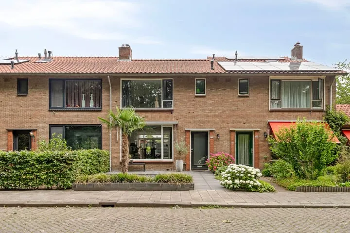 Tussenwoning te koop: Strausslaan 75, Componistenkwartier Apeldoorn
