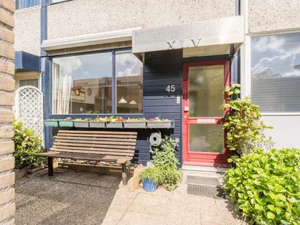 Tussenwoning te koop: Strawinskylaan 45, Buitenhof-Noord Delft