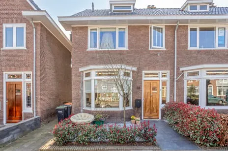 Hoekwoning te koop: Strick van Linschotenstraat 28, Sint Aagtendorp Beverwijk