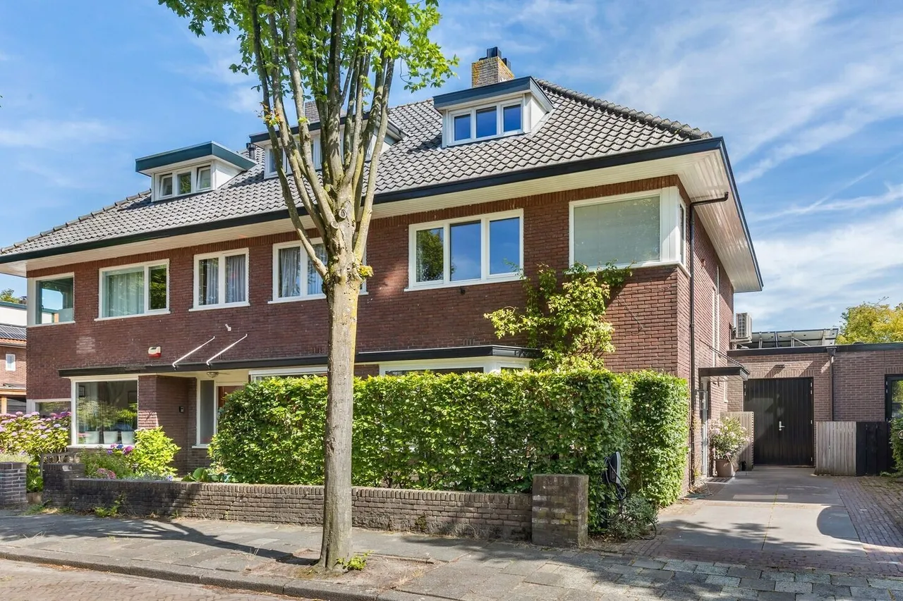 Tussenwoning te koop: Strijenlaan 64, Breda