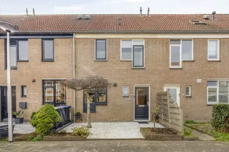 Tussenwoning te koop: Struisgras 11, Vriesland Spijkenisse