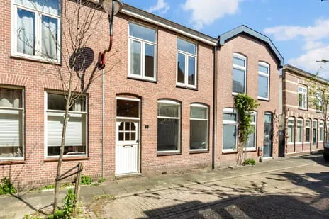 Tussenwoning te koop: Stuartstraat 86, Spoorbuurt Alkmaar