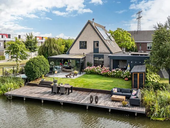 Vrijstaande woning te koop: Suder Stienplaat 17, Zuiderburen Leeuwarden