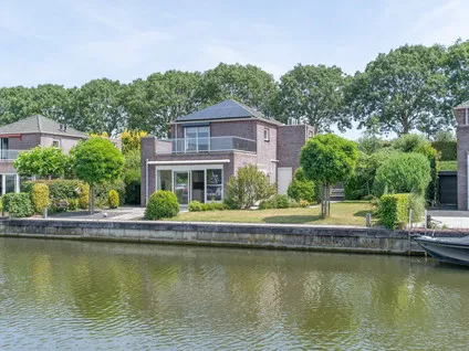 Vrijstaande woning te koop: Suisendijk 14-20, Oude-Tonge haven Oude-Tonge