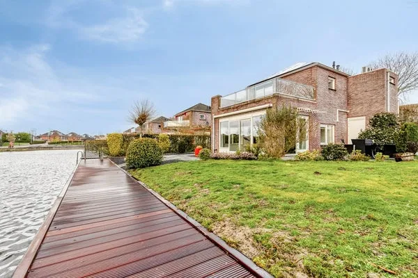 Detached house for sale: Suisendijk 14-20, Oude-Tonge haven Oude-Tonge