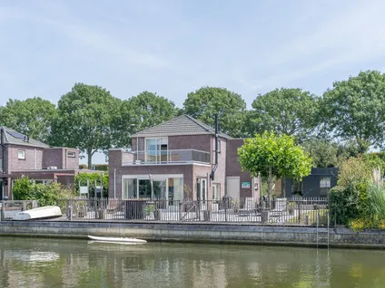Vrijstaande woning te koop: Suisendijk 14-26, Oude-Tonge haven Oude-Tonge