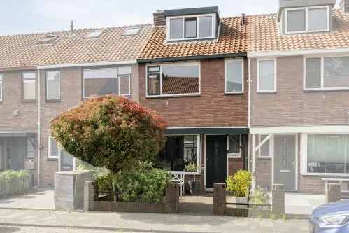 Tussenwoning te koop: Sumatrastraat 8, Indische Buurt Vlaardingen