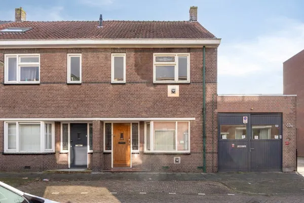 Tussenwoning te koop: Superior de Beerstraat 40, Pastorieklamp Oost Tilburg