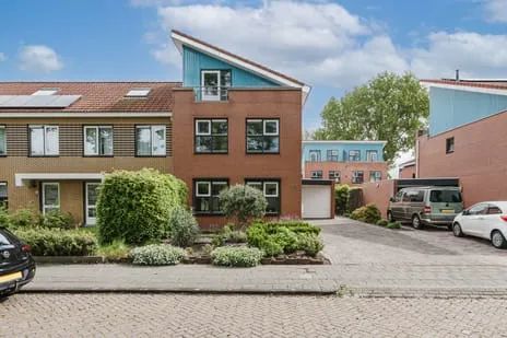 Hoekwoning te koop: Surinamesingel 25, Midden Heerenveen