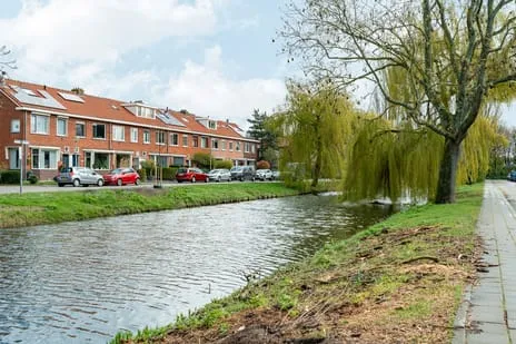 Terraced house for sale: Surinamesingel 37, Indische Buurt Vlaardingen