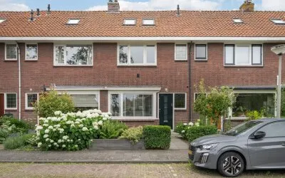 Tussenwoning te koop: Surinamesingel 45, Indische Buurt Vlaardingen