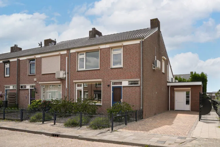 Hoekwoning te koop: Surinamestraat 2, Kerkdriel
