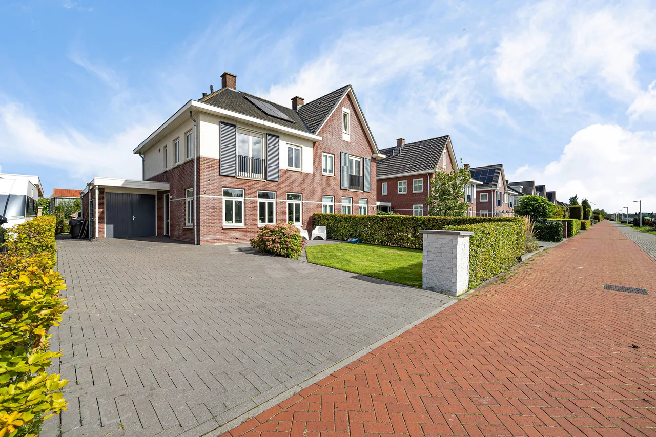 Twee-onder-één-kap te koop: Susternemear 9, Leeuwarden