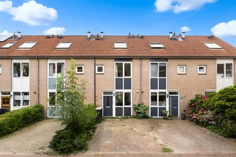 Tussenwoning te koop: Suze Groeneweg-erf 384, Suze Groeneweg-erf en omgeving Dordrecht