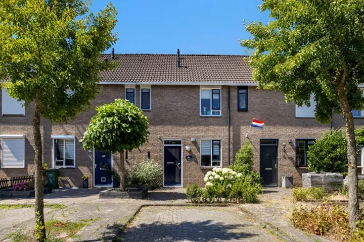 Tussenwoning te koop: Suze Groeneweglanden 26, Stroinkslanden Noord-Oost Enschede