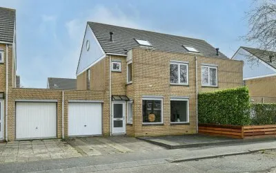 Tussenwoning te koop: Suze Robertsonlaan 10, Betsy Perkbuurt Amstelveen