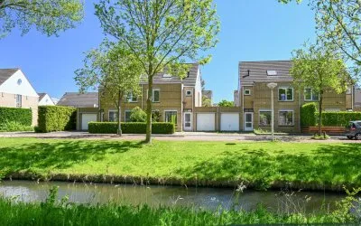 Tussenwoning te koop: Suze Robertsonlaan 11, Betsy Perkbuurt Amstelveen
