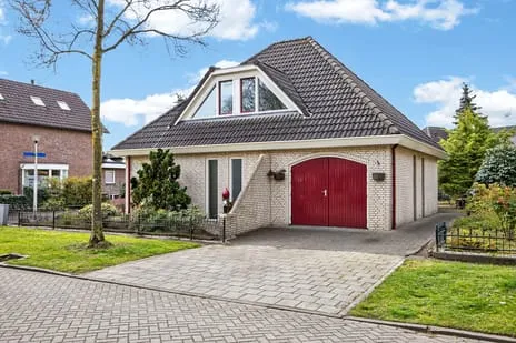 Vrijstaande woning te koop: Suze Robertsonlaan 2, 't Zwering Enschede