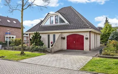 Vrijstaande woning te koop: Suze Robertsonlaan 2, Enschede
