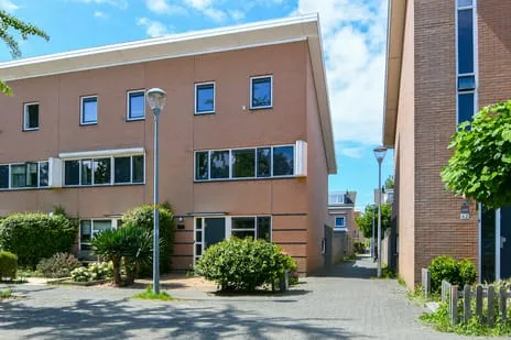 Corner house for sale: Swaenstein 60, Nieuw-Vennep Getsewoud Zuid Nieuw-Vennep