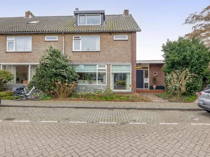 Tussenwoning te koop: Sweelinckhof 53, Waddinxveen
