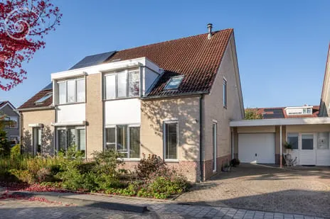 Tussenwoning te koop: Sweelinckstraat 3, Dirksland noord Dirksland