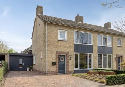 Twee-onder-één-kap te koop: Sweerts de Landasstraat 6, Spoordonk Oirschot