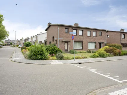 Twee-onder-één-kap te koop: Swentiboldstraat 17, Susteren Centrum Susteren