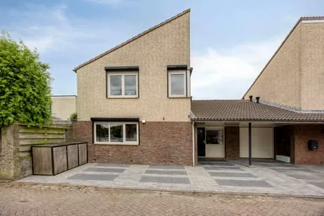 Twee-onder-één-kap te koop: 't Hoogt 34, Strijen Woonkern Strijen