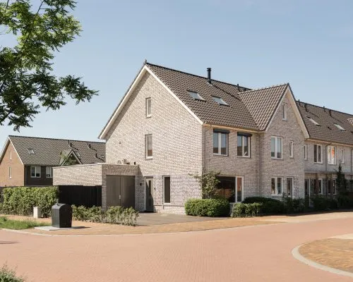 Hoekwoning te koop: T. van Zwetselaarstraat 1, Buitengebied Barneveld Barneveld