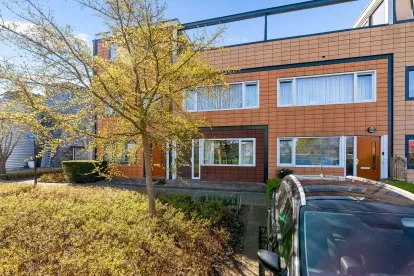 Tussenwoning te koop: Tahitistraat 11, Almere
