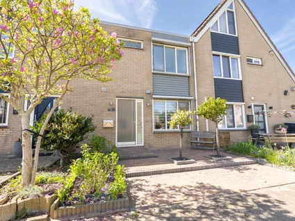 Tussenwoning te koop: Tapijtschelp 15, Hout Hoeffe Hellevoetsluis