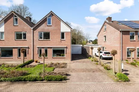 Twee-onder-één-kap te koop: Tarweakker 19, Wezep-West Wezep