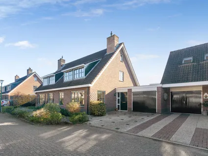 Tussenwoning te koop: Taxuslaan 10, Gezonken Hoek Veenendaal