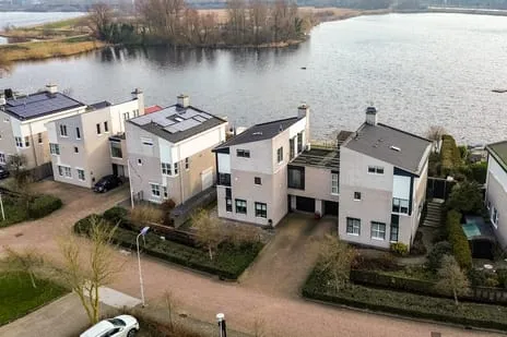Twee-onder-één-kap te koop: Teding van Berkhoutweg 36, Halfweg Halfweg