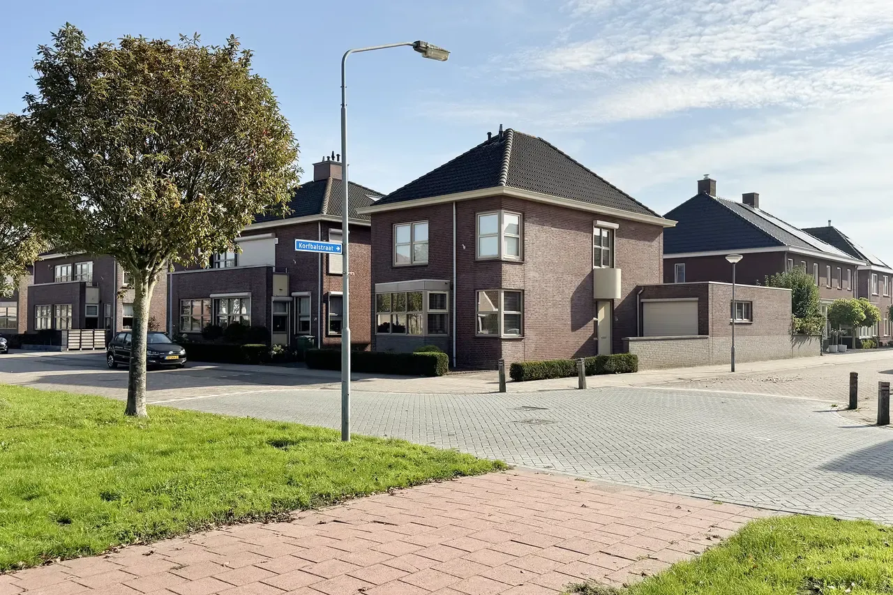 Vrijstaande woning te koop: Tennislaan 31, Fijnaart