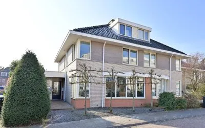 Twee-onder-één-kap te koop: Tensenhof 1, Soest