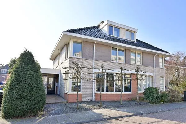 Twee-onder-één-kap te koop: Tensenhof 1, Soest Zuid Soest