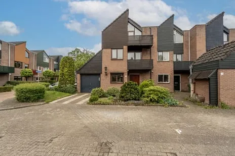 Corner house for sale: Terborchdreef 1, Oud-Beijerland Zuidwijk Oud-Beijerland