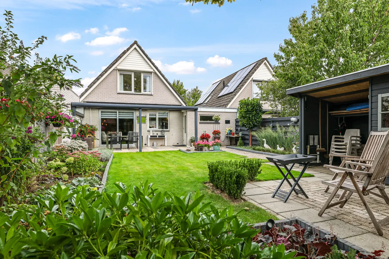 Tussenwoning te koop: Teresaplein 6, Zetten