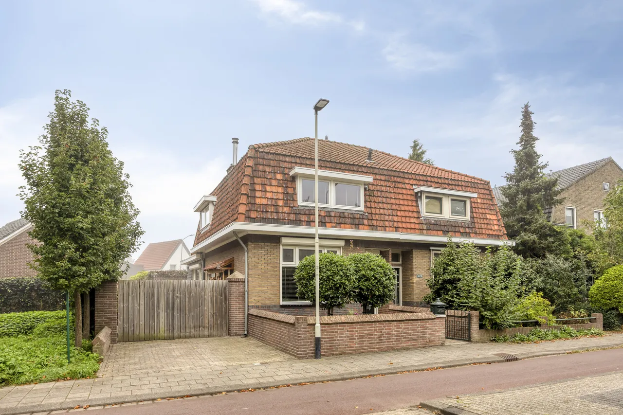 Twee-onder-één-kap te koop: Terheijdenseweg 225, Breda
